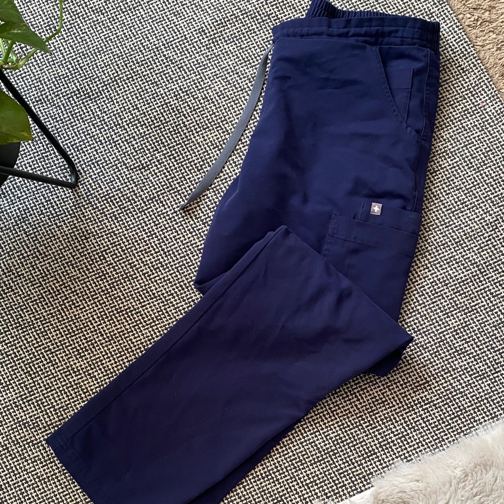 Women’s M Figs Scrub Pants